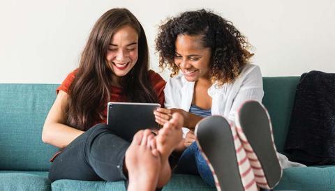 /sites/g/files/litvpz1521/files/styles/large/public/blogimages/bestfriends-brunette-couch-1484661.jpeg?itok=HSjv-_0H  